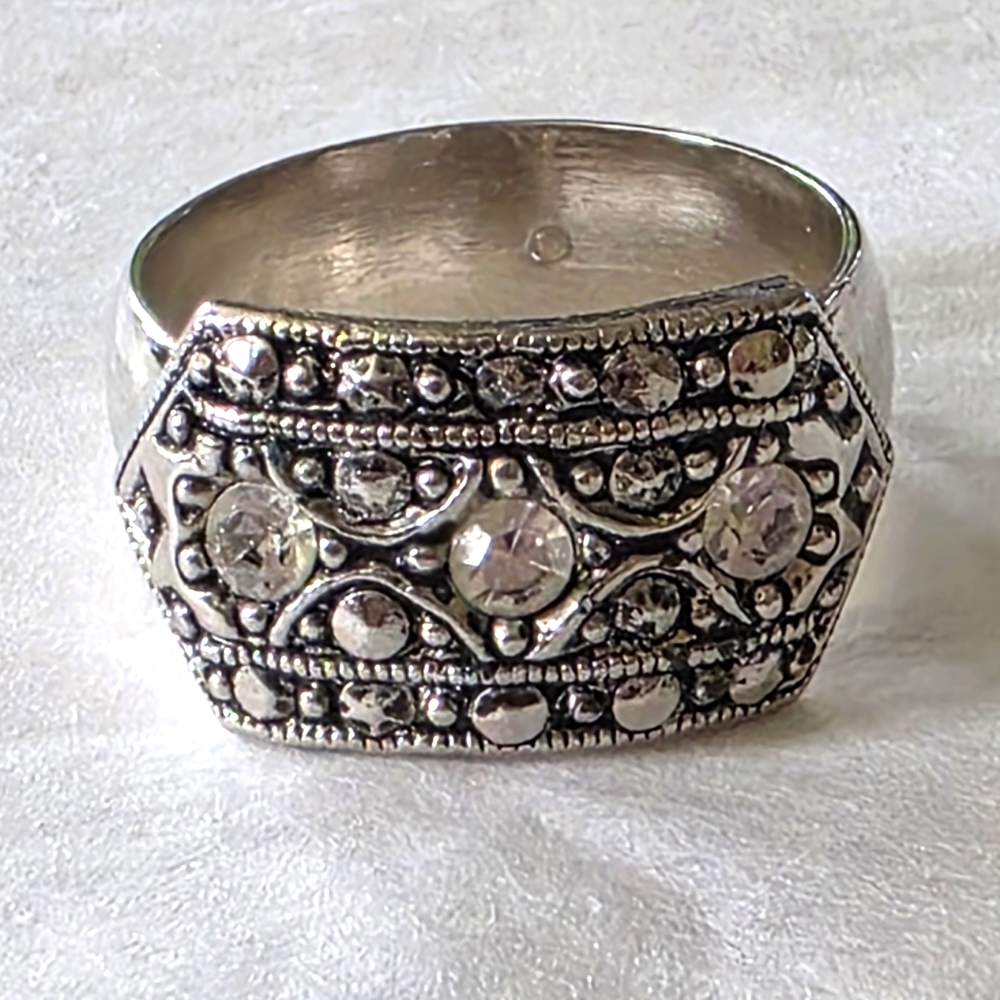 Vintage Avon "Out of the Past" Ring 1990